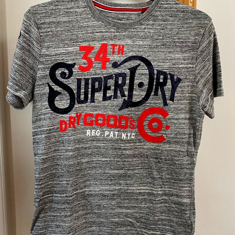 Superdry T-Shirt size Medium